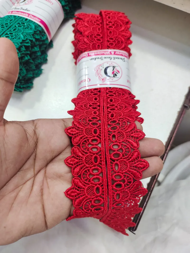 Center Patti Lace: Double-edge guipure insertion lace