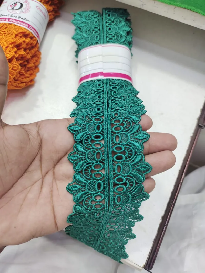 Center Patti Lace guipure lace design DL-C03, width about 4 – 6 cm (1½ – 2½ inches)