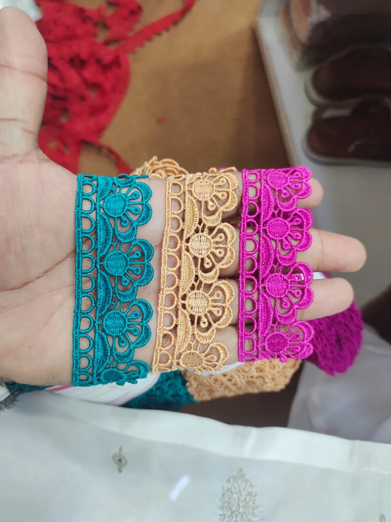 Medium Size Lace guipure lace design DL-M16, width about 2 – 5 cm (1 – 2 inches)