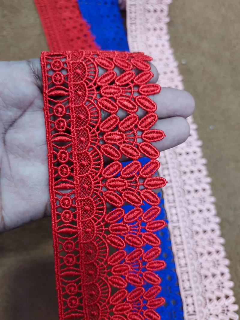 Scarf Lace: Wide guipure lace for scarves, hijabs and abayas